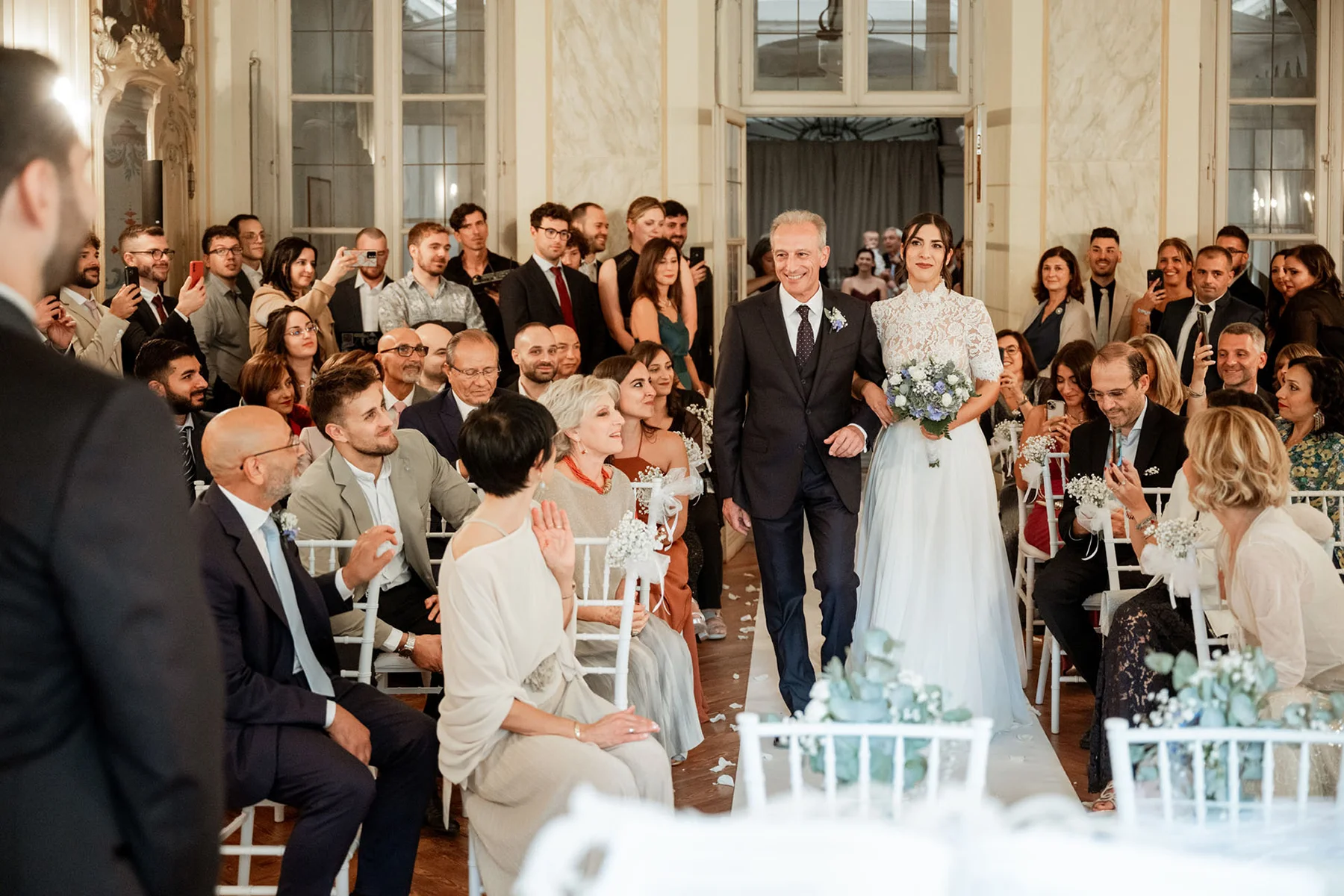Invitati durante la cerimonia del matrimonio a Villa d&rsquo;Agli&egrave;
