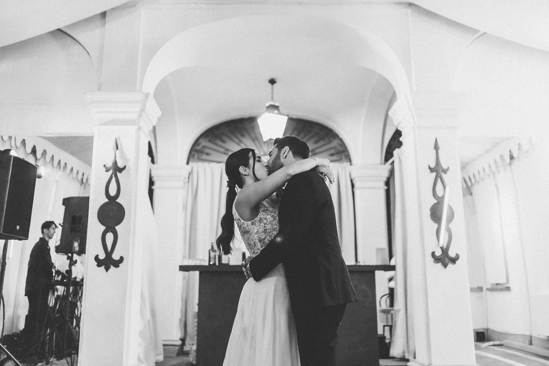 Francesca e Pierluigi insieme durante la sera del matrimonio