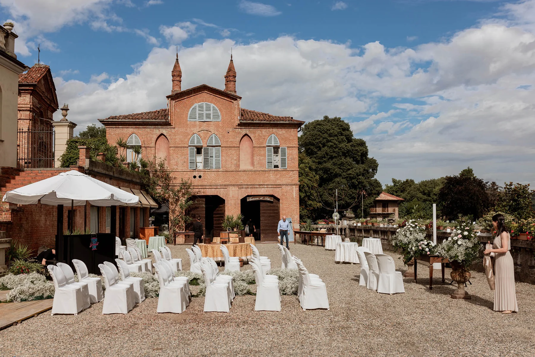 Cerimonia al Castello di Brusasco Allestimento della cerimonia al Castello di Brusasco