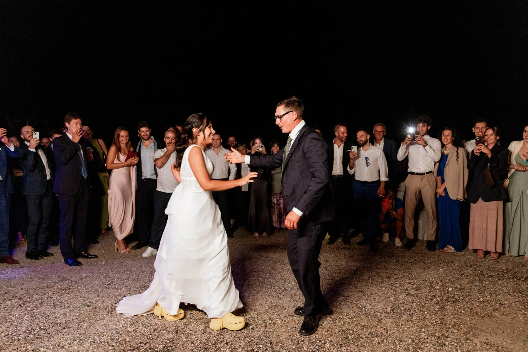 Rossella e Max durante la festa Gli sposi durante la festa di matrimonio